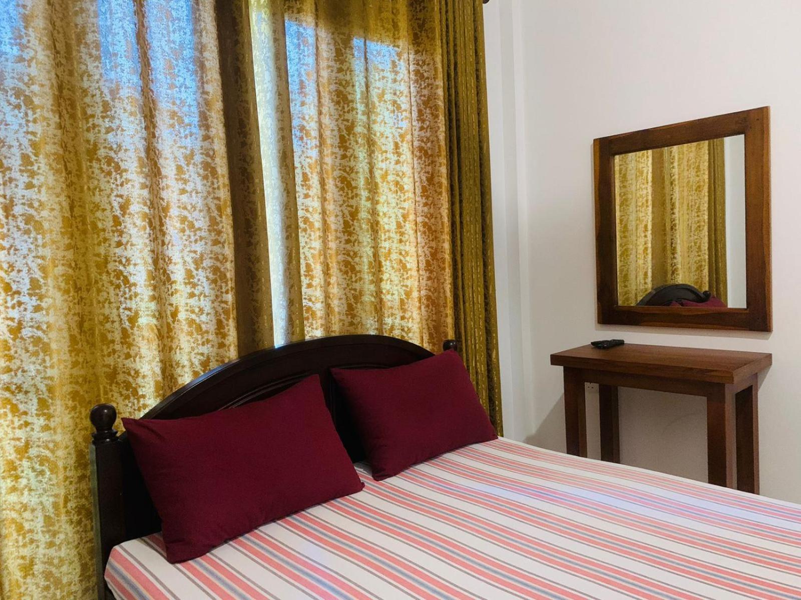 The Paramount Lodge Полоннарува Экстерьер фото