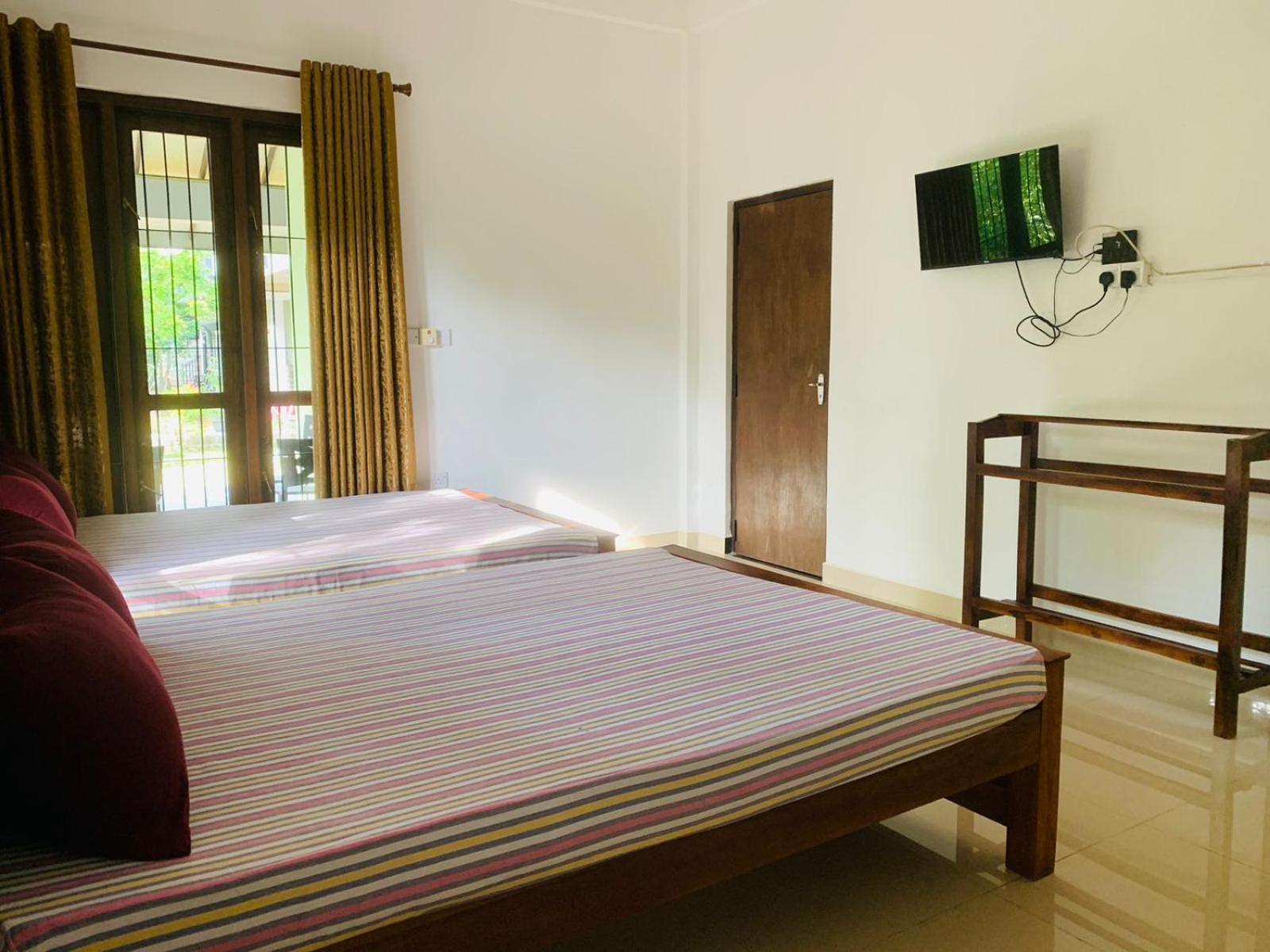 The Paramount Lodge Полоннарува Экстерьер фото
