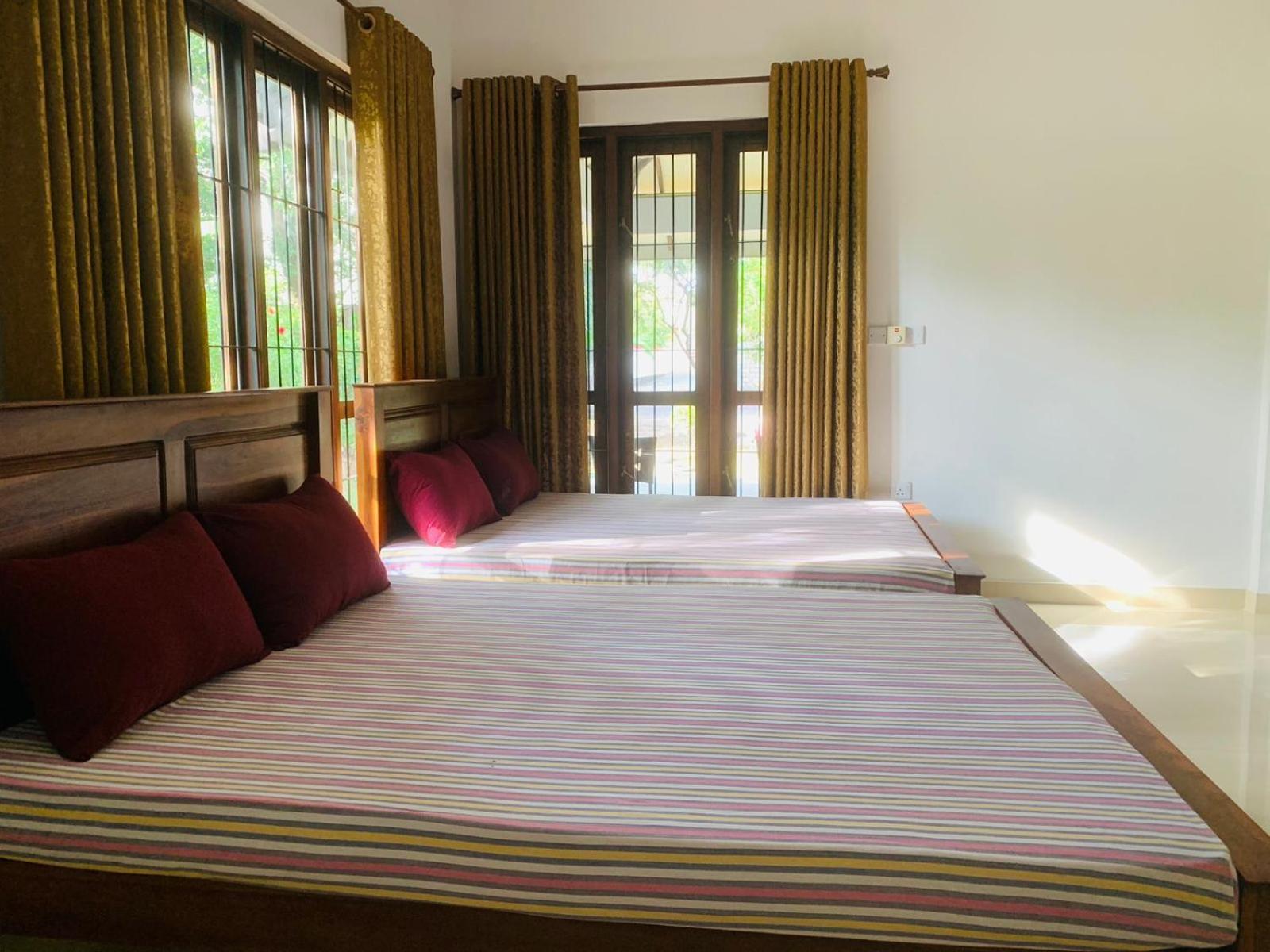 The Paramount Lodge Полоннарува Экстерьер фото