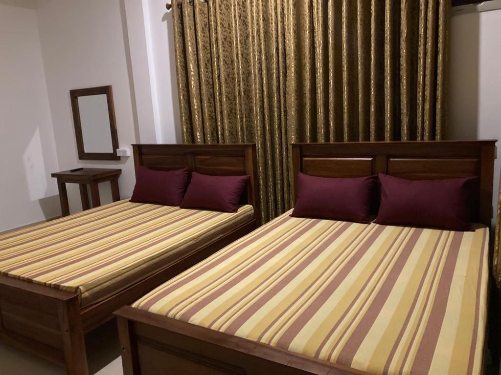 The Paramount Lodge Полоннарува Экстерьер фото